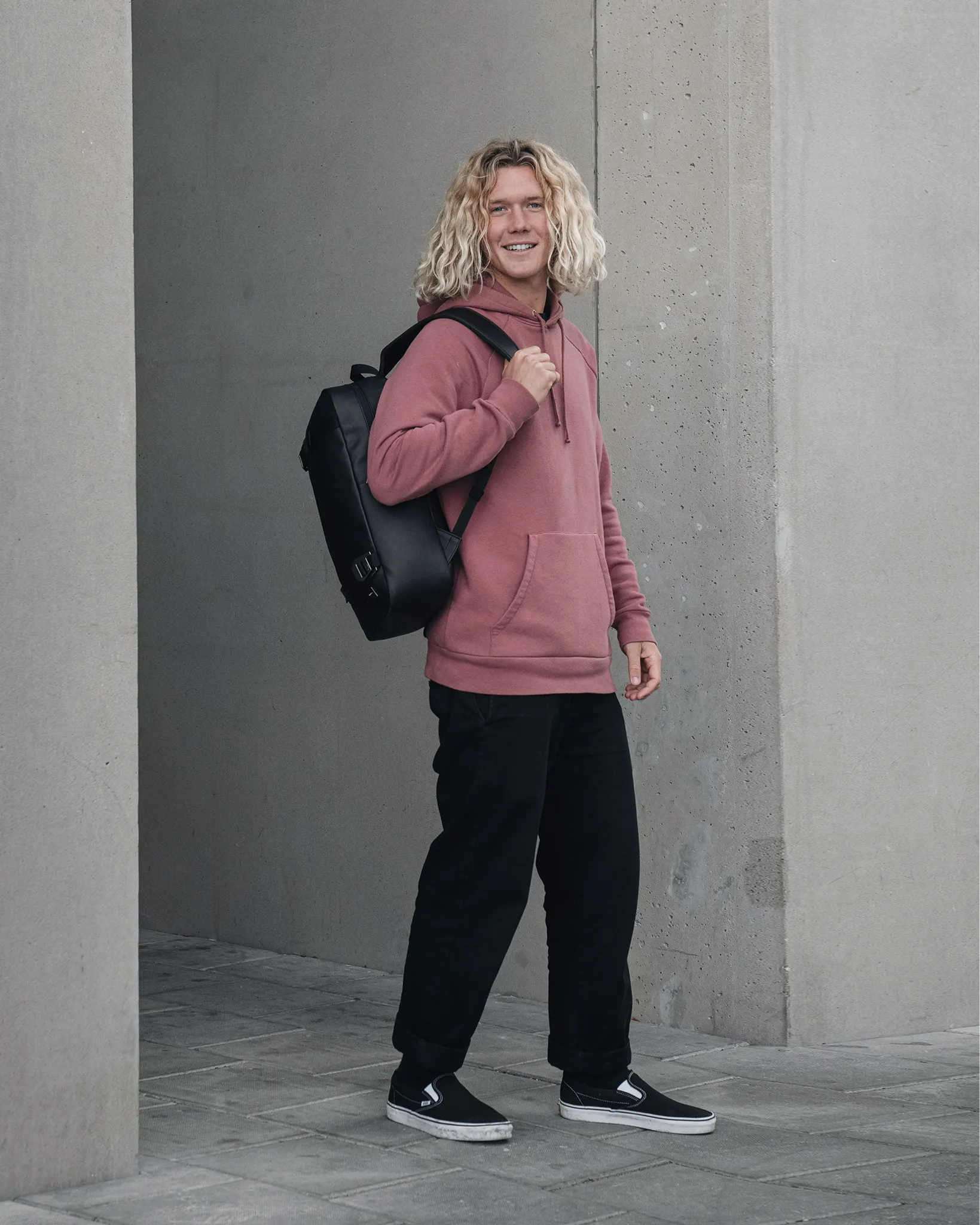Essential Backpack 17L Sunbleached Red
