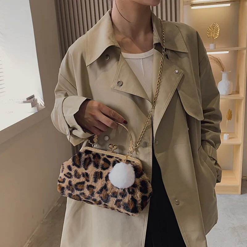 LEFTSIDE Leopard Shell Crossbody Bags Soft FAUX Fur Bucket Bags High Quality Loadies Bag Elegant 2021 Winter Cute Tote Bag