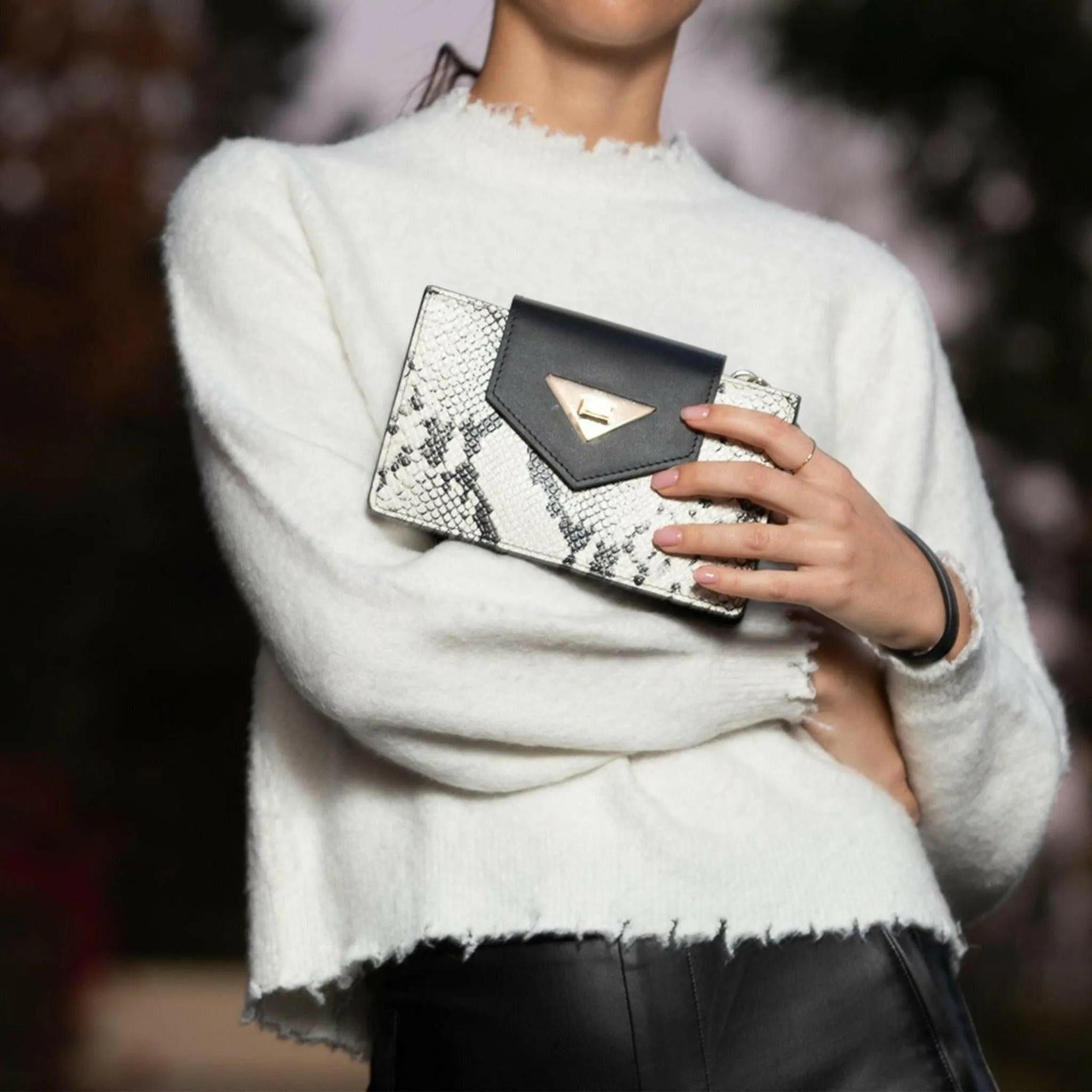 Mary Small Crossbody Leather Purse in Black Snakeskin Pattern