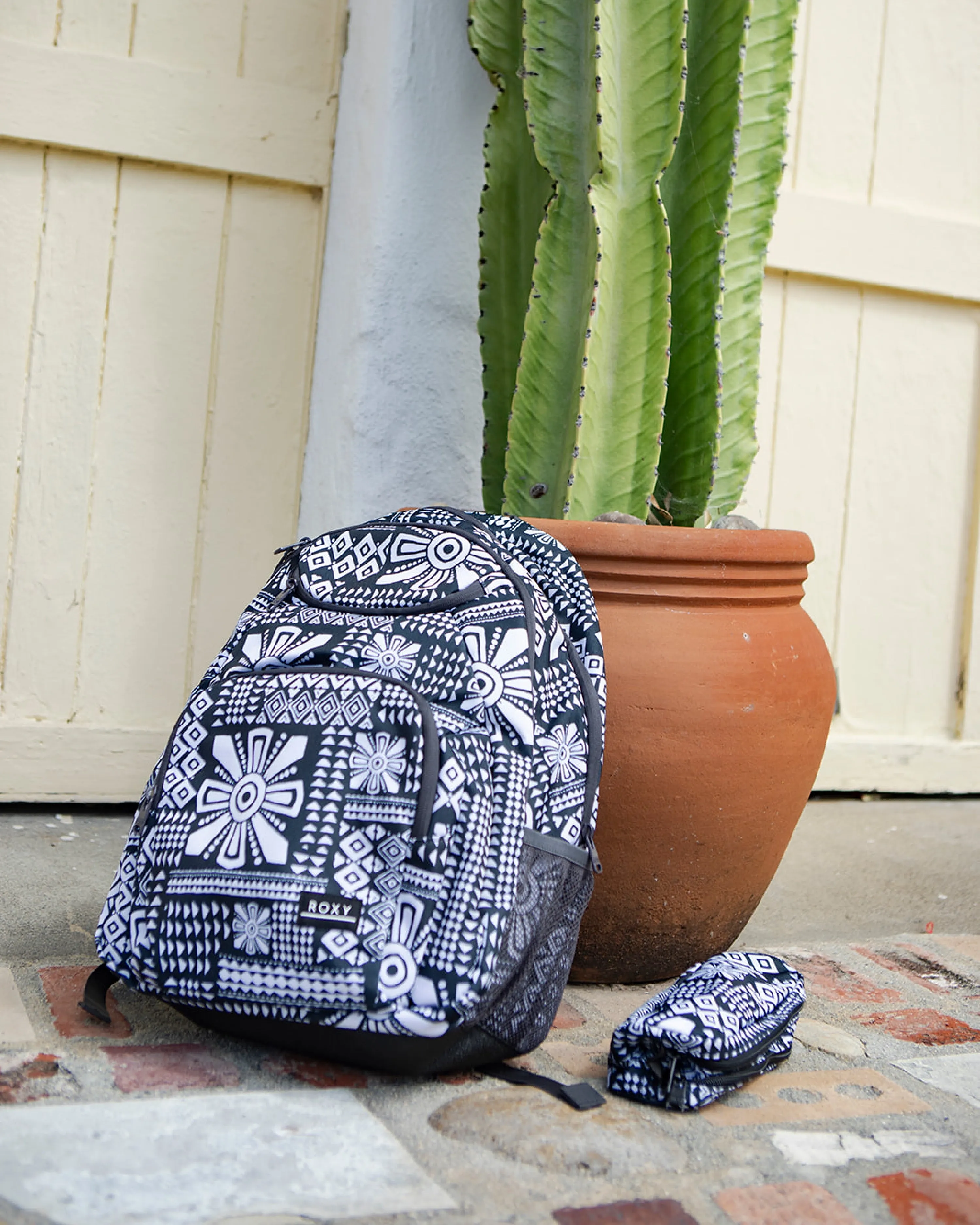 Shadow Swell Medium Backpack - Phantom Mo Rockin Vibe App