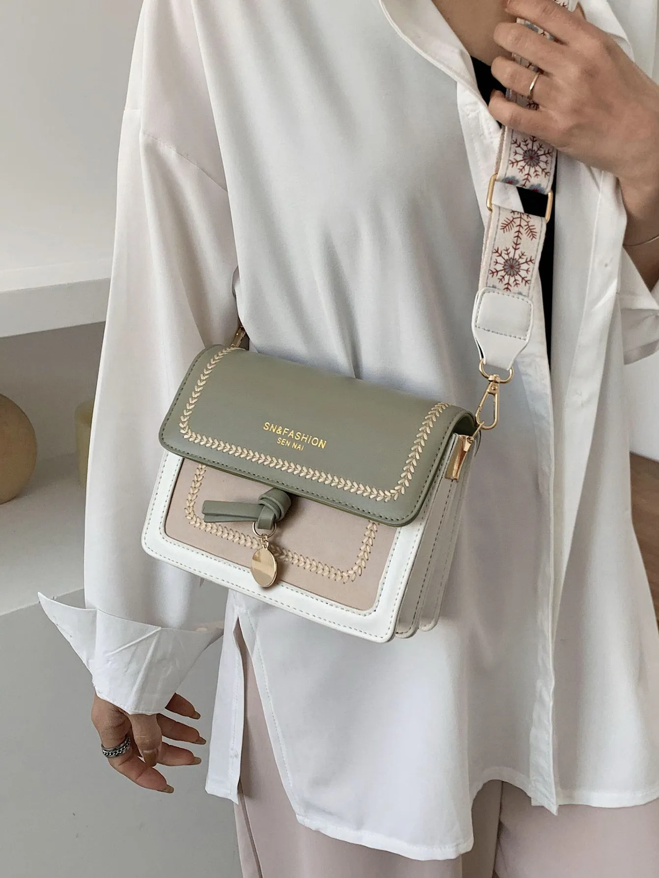 Versatile new crossbody bag